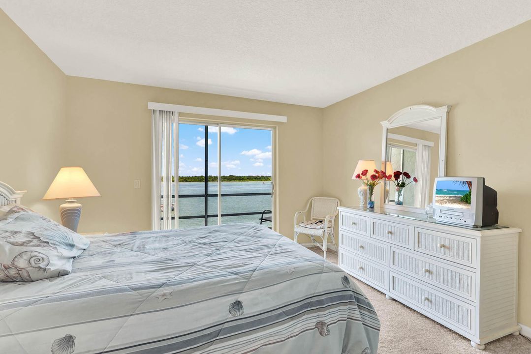 For Sale: $389,000 (2 beds, 1 baths, 1079 Square Feet)