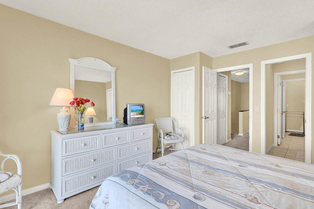 For Sale: $389,000 (2 beds, 1 baths, 1079 Square Feet)