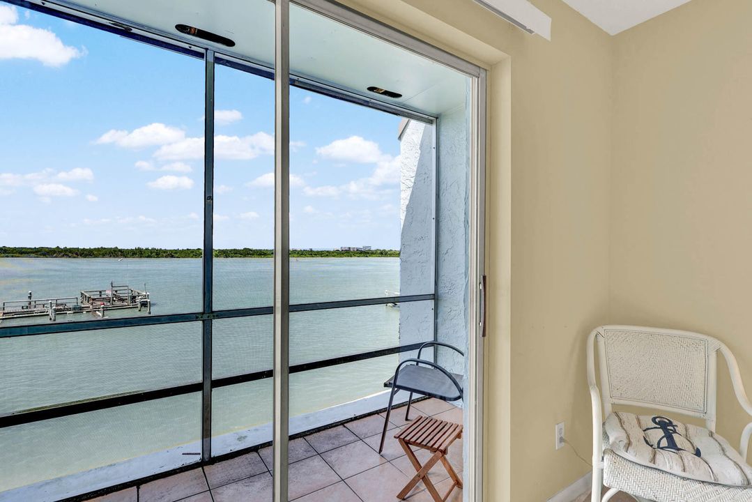 For Sale: $389,000 (2 beds, 1 baths, 1079 Square Feet)