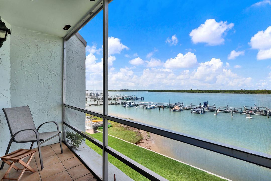 For Sale: $389,000 (2 beds, 1 baths, 1079 Square Feet)