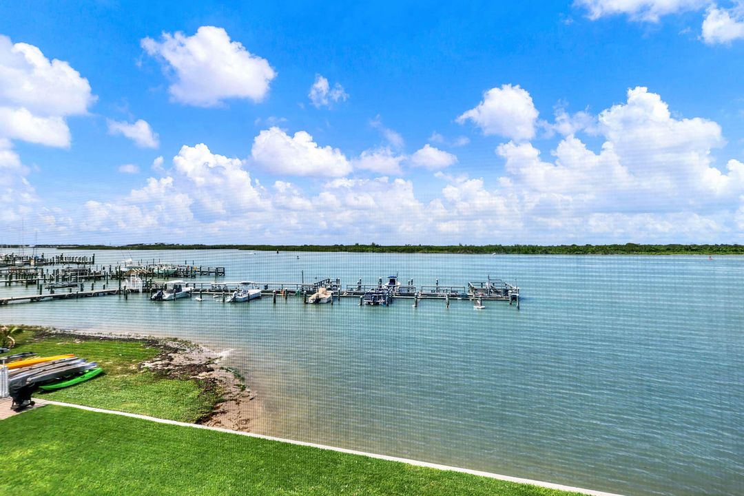 For Sale: $389,000 (2 beds, 1 baths, 1079 Square Feet)