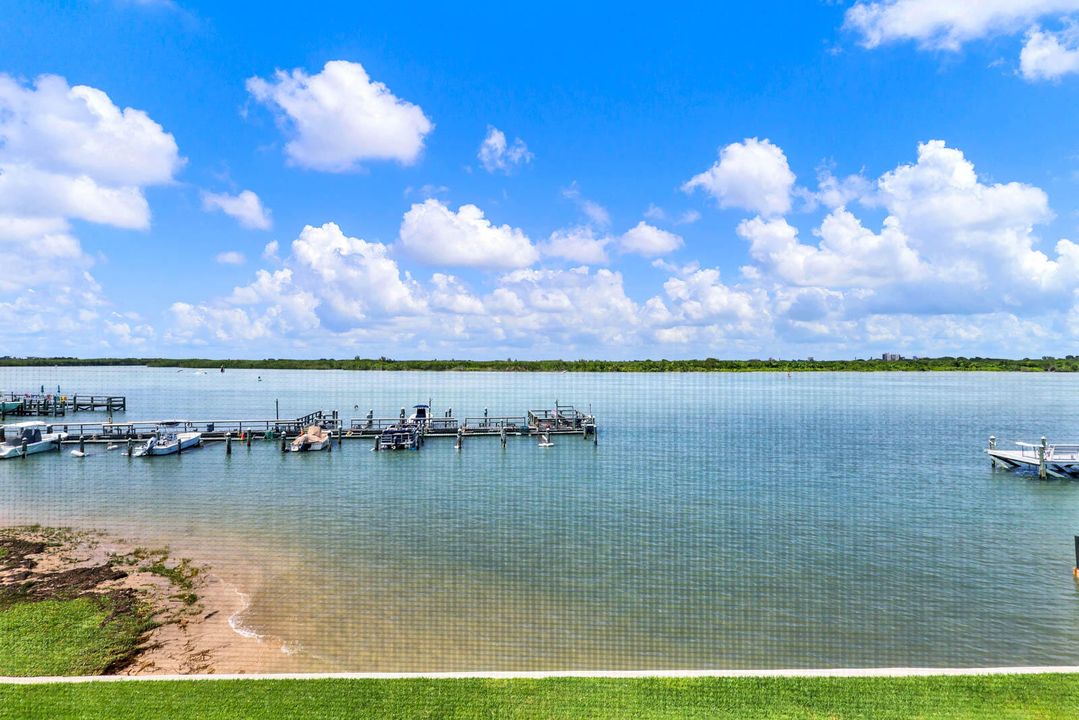 For Sale: $389,000 (2 beds, 1 baths, 1079 Square Feet)