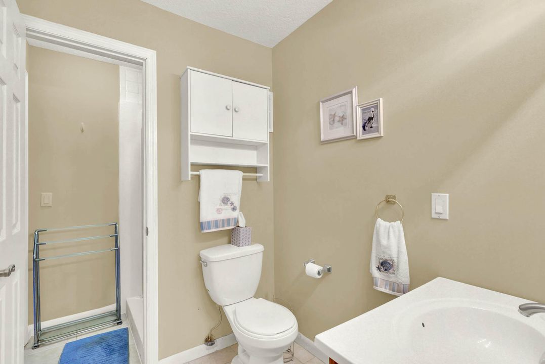 For Sale: $389,000 (2 beds, 1 baths, 1079 Square Feet)