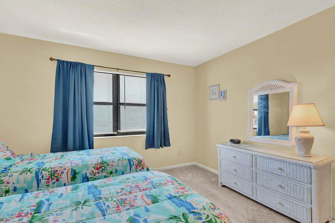 For Sale: $389,000 (2 beds, 1 baths, 1079 Square Feet)