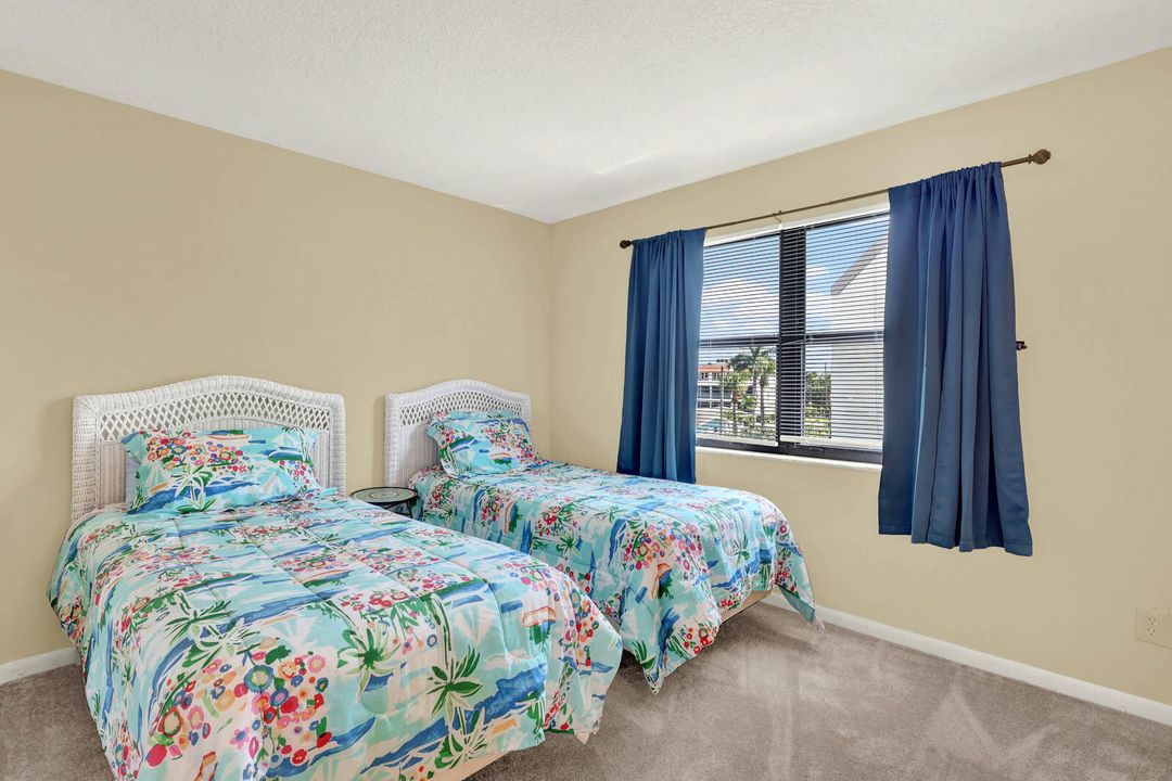 For Sale: $389,000 (2 beds, 1 baths, 1079 Square Feet)