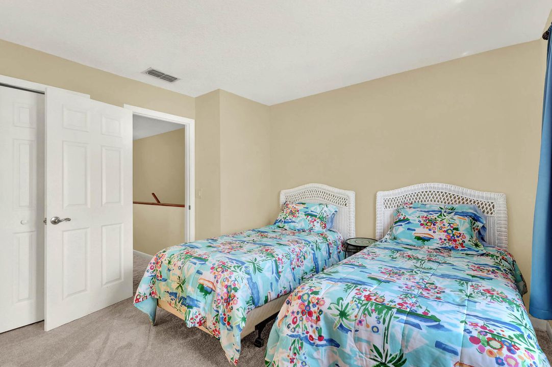 For Sale: $389,000 (2 beds, 1 baths, 1079 Square Feet)