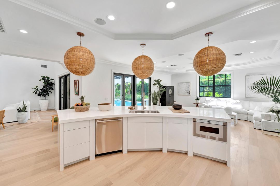 На продажу: $5,299,000 (4 спален, 5 ванн, 3835 Квадратных фут)