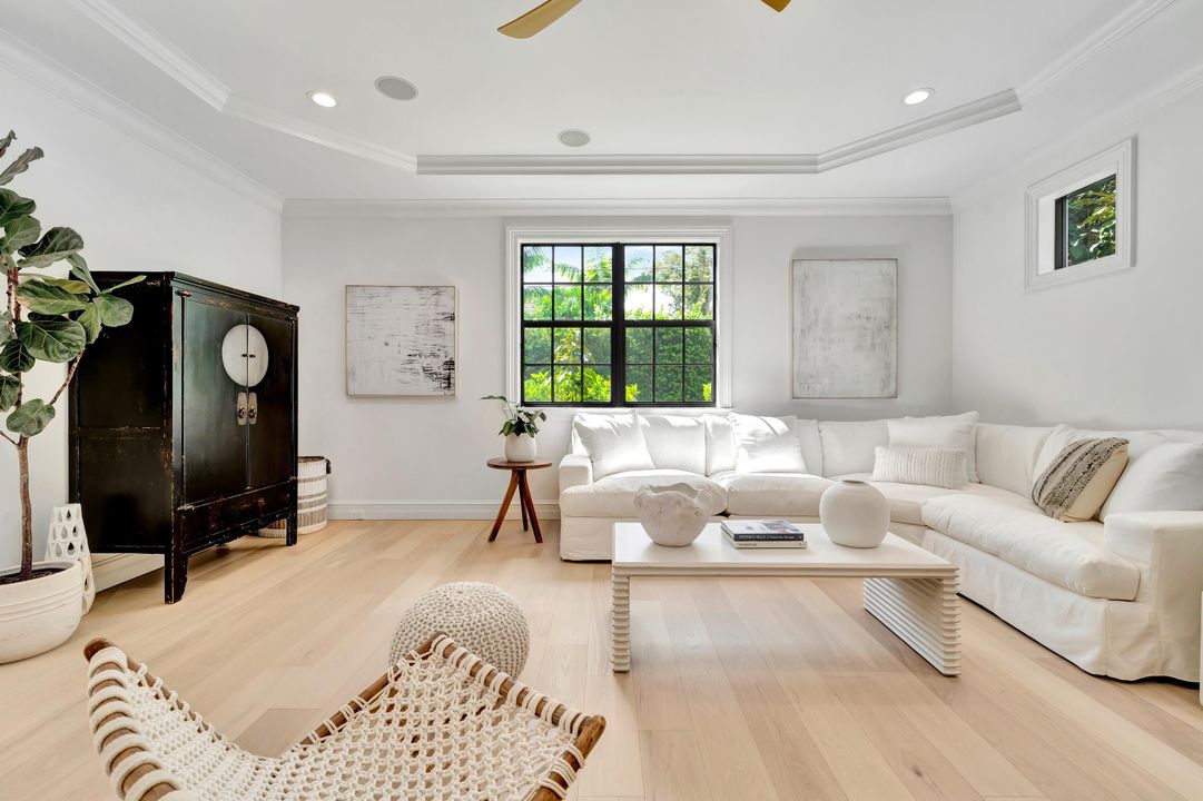 На продажу: $5,299,000 (4 спален, 5 ванн, 3835 Квадратных фут)