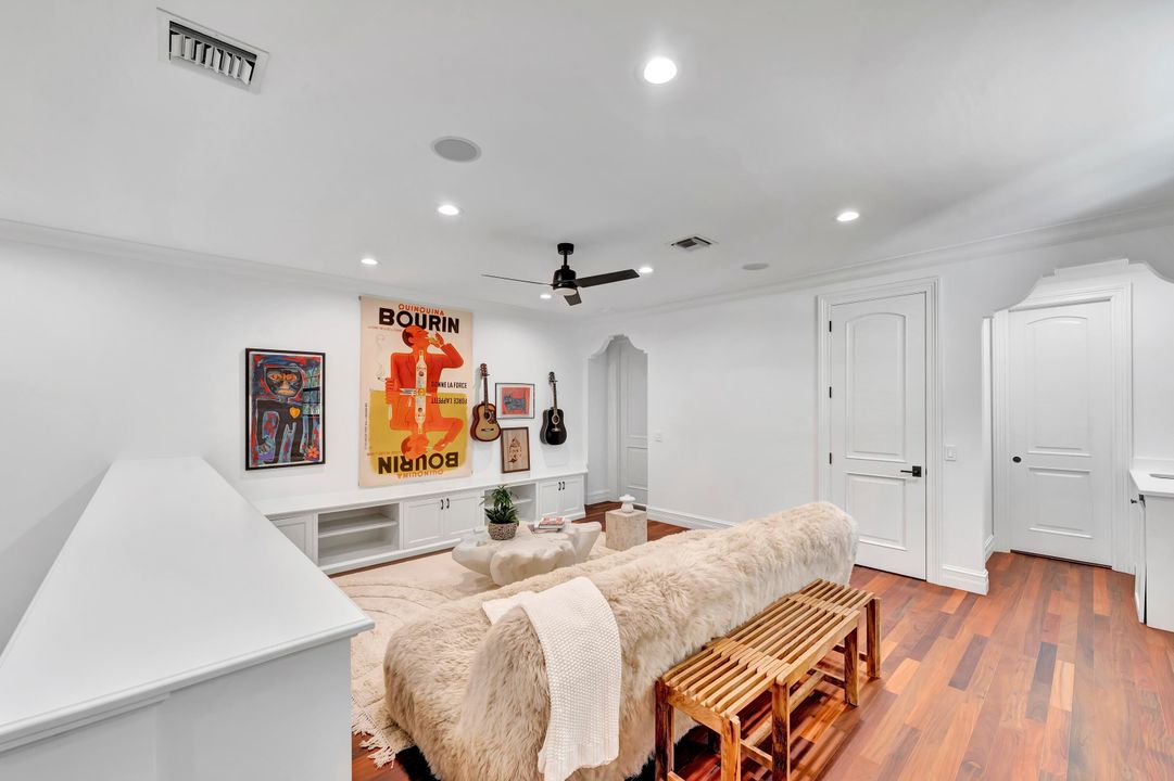 На продажу: $5,299,000 (4 спален, 5 ванн, 3835 Квадратных фут)