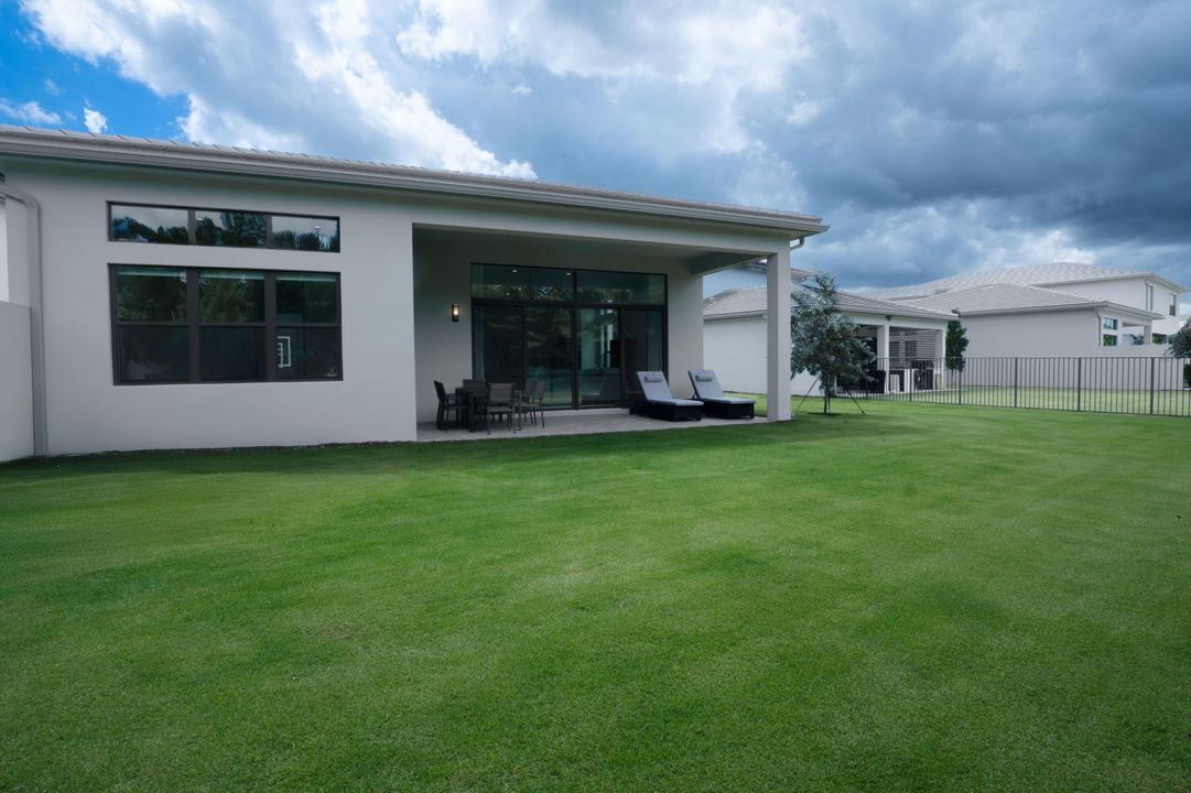 For Sale: $1,799,000 (4 beds, 3 baths, 2703 Square Feet)