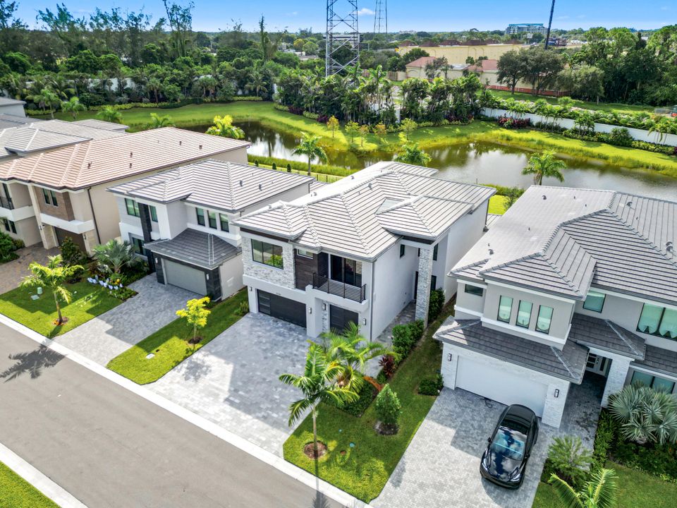 For Sale: $1,899,000 (5 beds, 5 baths, 3687 Square Feet)