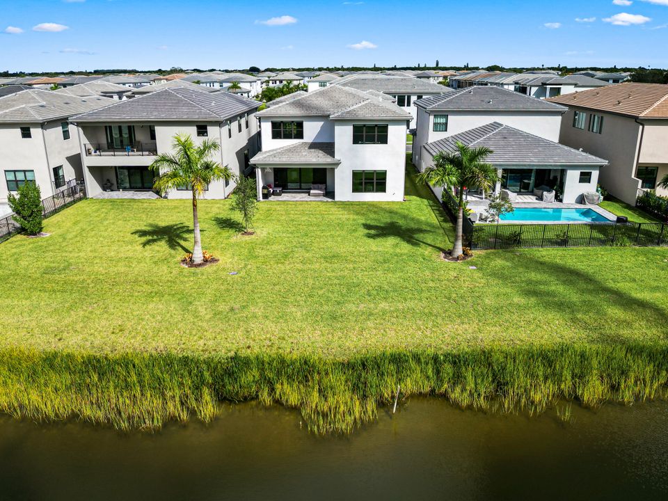 For Sale: $1,899,000 (5 beds, 5 baths, 3687 Square Feet)