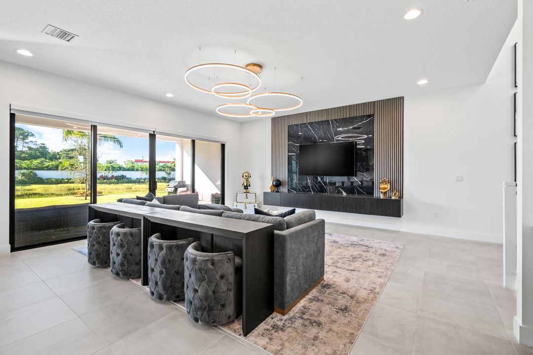 For Sale: $1,899,000 (5 beds, 5 baths, 3687 Square Feet)