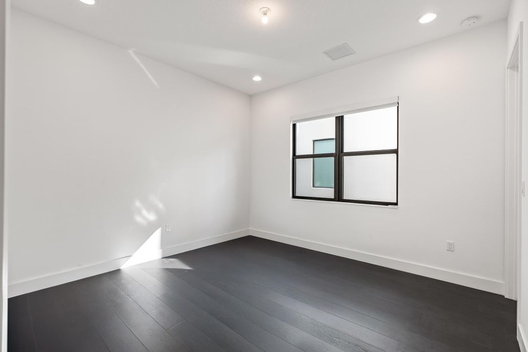 For Sale: $1,899,000 (5 beds, 5 baths, 3687 Square Feet)