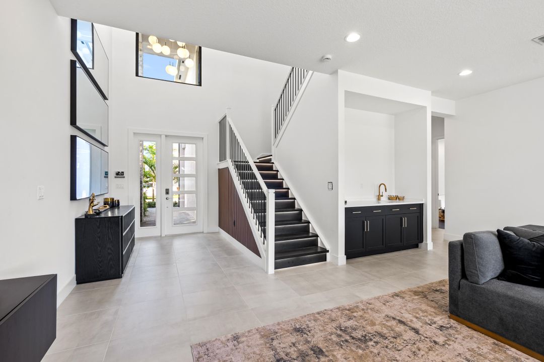 For Sale: $1,899,000 (5 beds, 5 baths, 3687 Square Feet)