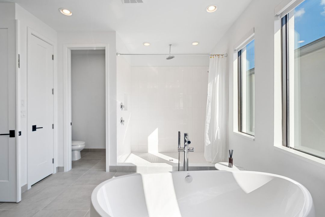 For Sale: $1,899,000 (5 beds, 5 baths, 3687 Square Feet)