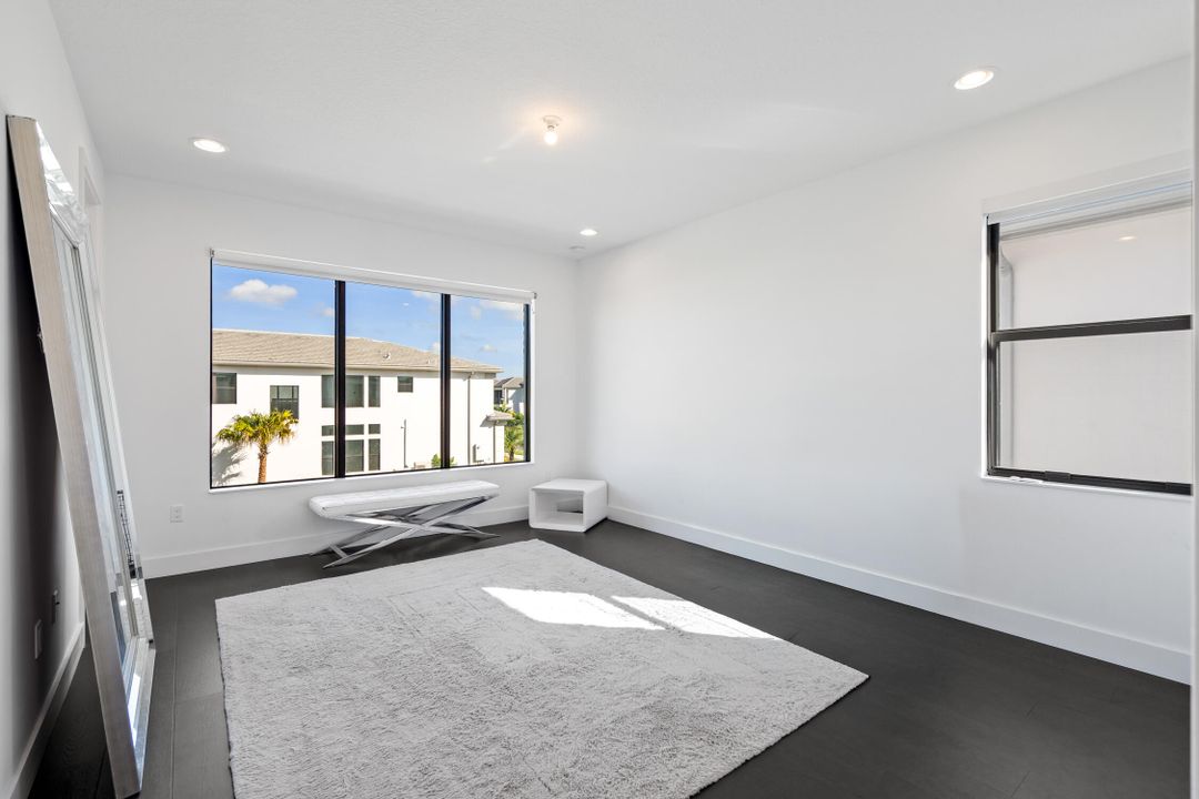 For Sale: $1,899,000 (5 beds, 5 baths, 3687 Square Feet)