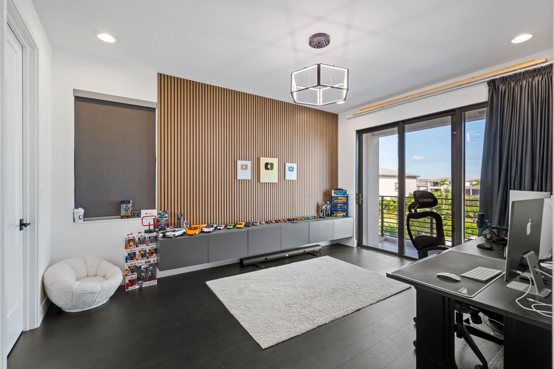 For Sale: $1,899,000 (5 beds, 5 baths, 3687 Square Feet)