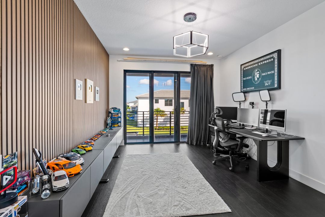 For Sale: $1,899,000 (5 beds, 5 baths, 3687 Square Feet)