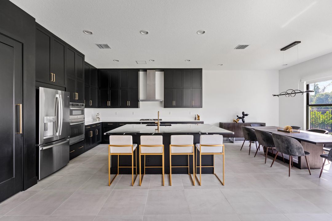 For Sale: $1,899,000 (5 beds, 5 baths, 3687 Square Feet)