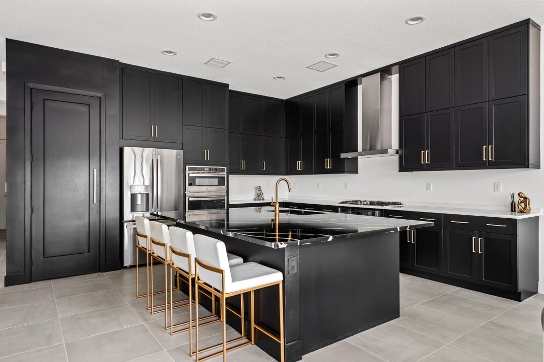 For Sale: $1,899,000 (5 beds, 5 baths, 3687 Square Feet)