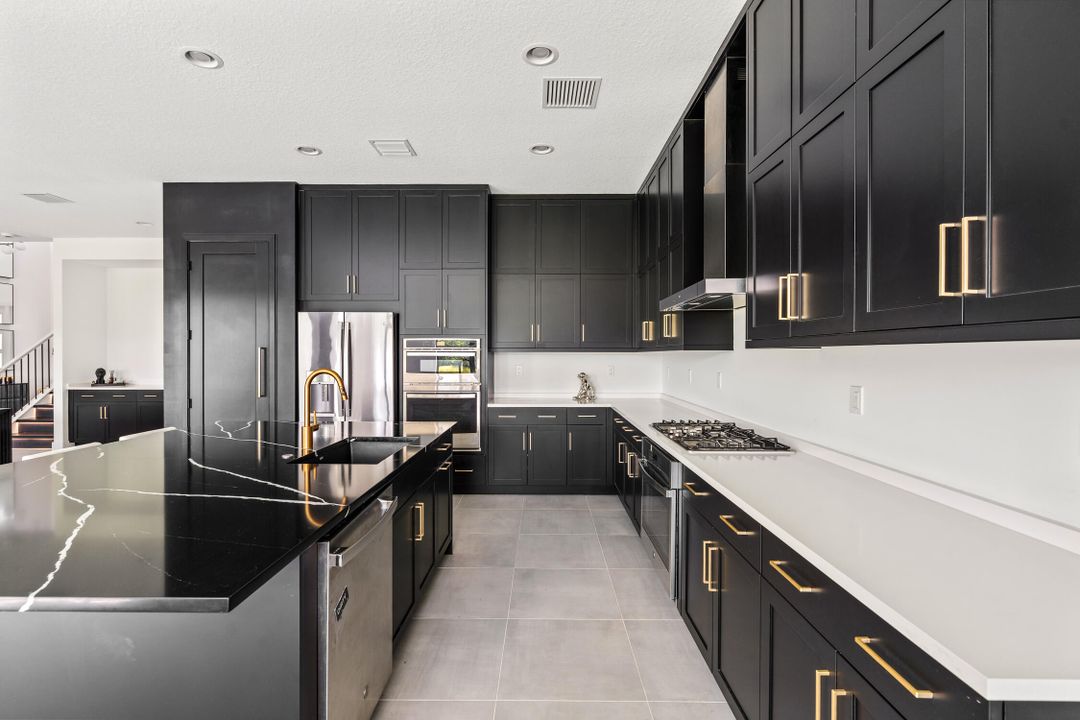 For Sale: $1,899,000 (5 beds, 5 baths, 3687 Square Feet)