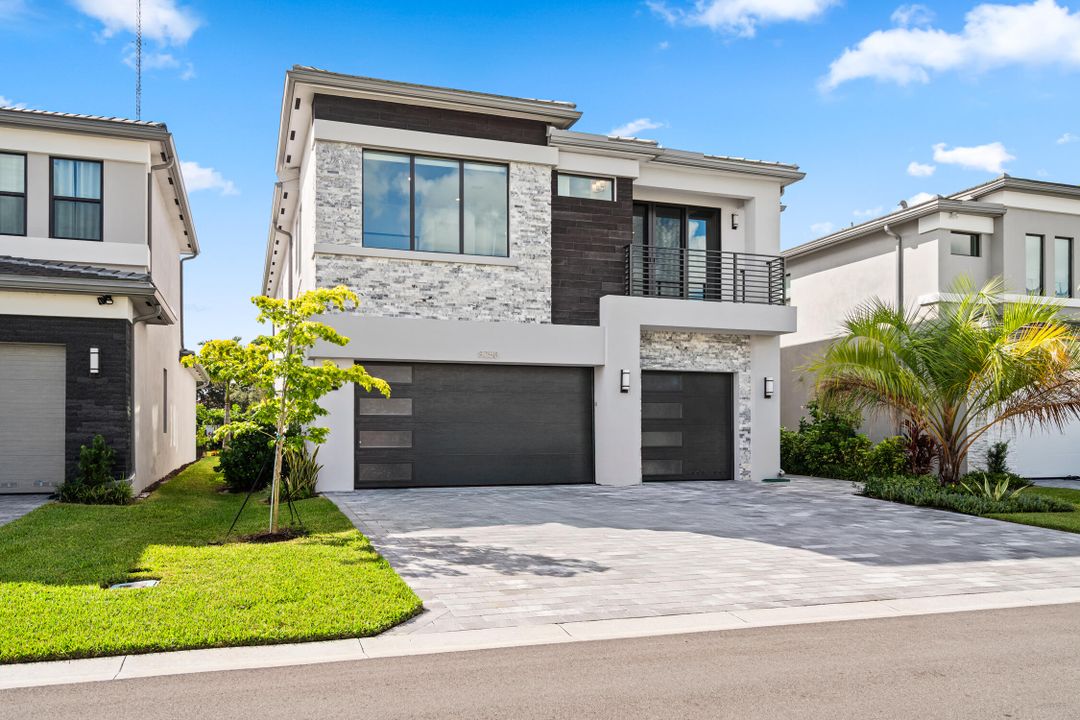 For Sale: $1,899,000 (5 beds, 5 baths, 3687 Square Feet)