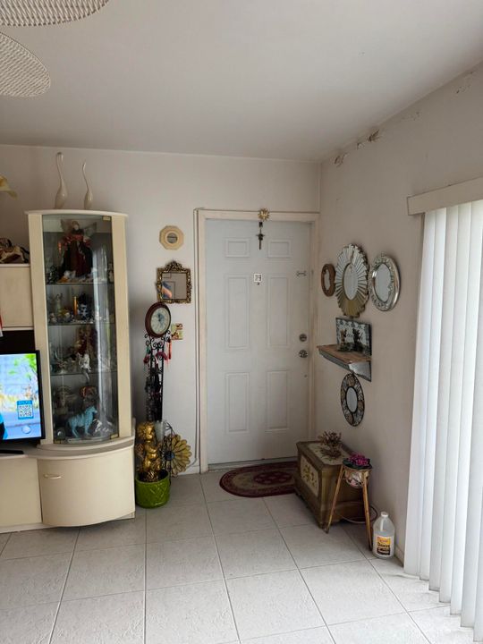 На продажу: $99,000 (1 спален, 1 ванн, 754 Квадратных фут)