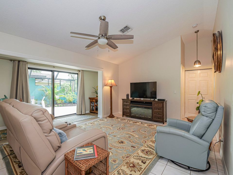 Activo con contrato: $295,000 (2 camas, 2 baños, 1150 Pies cuadrados)