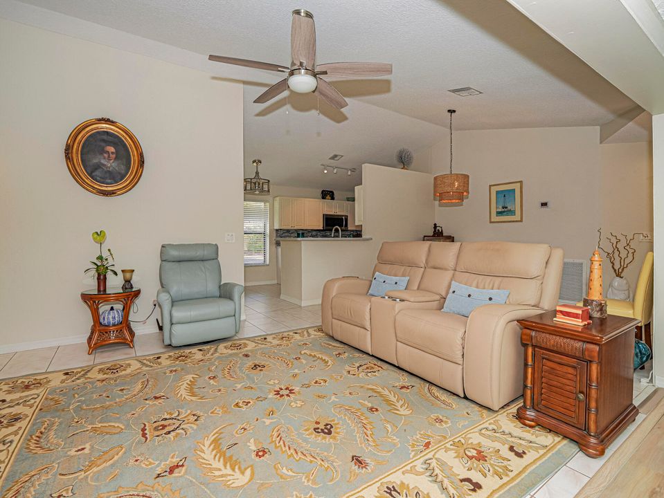 Activo con contrato: $295,000 (2 camas, 2 baños, 1150 Pies cuadrados)