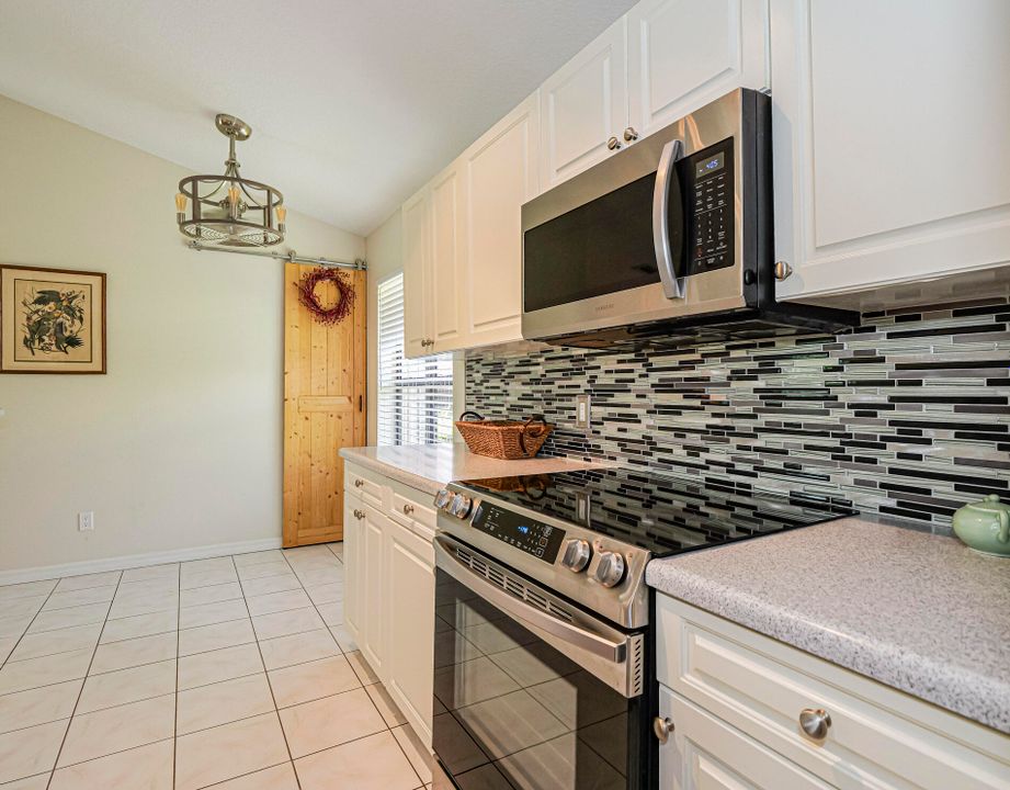 Activo con contrato: $295,000 (2 camas, 2 baños, 1150 Pies cuadrados)