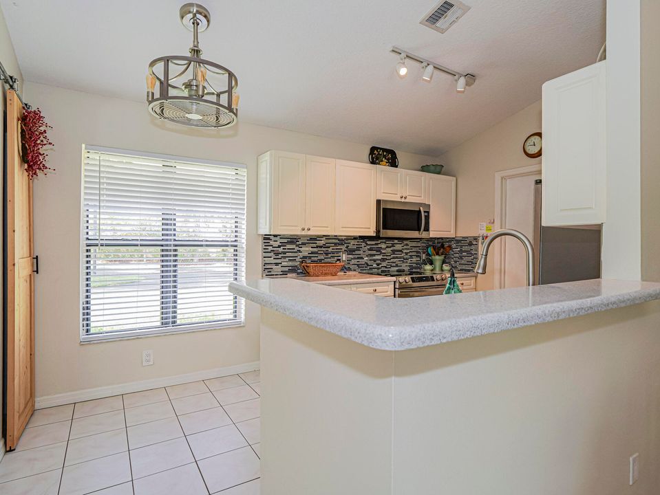 Activo con contrato: $295,000 (2 camas, 2 baños, 1150 Pies cuadrados)