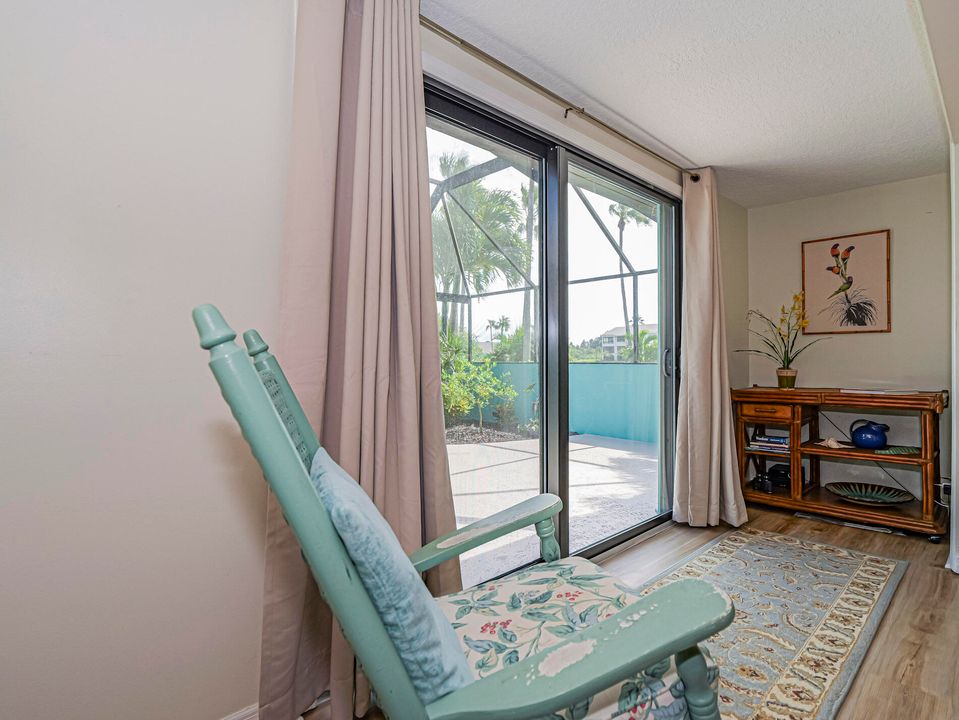 Activo con contrato: $295,000 (2 camas, 2 baños, 1150 Pies cuadrados)