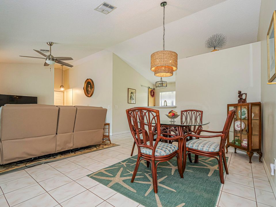 Activo con contrato: $295,000 (2 camas, 2 baños, 1150 Pies cuadrados)