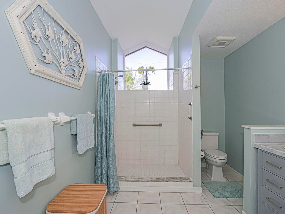 Activo con contrato: $295,000 (2 camas, 2 baños, 1150 Pies cuadrados)