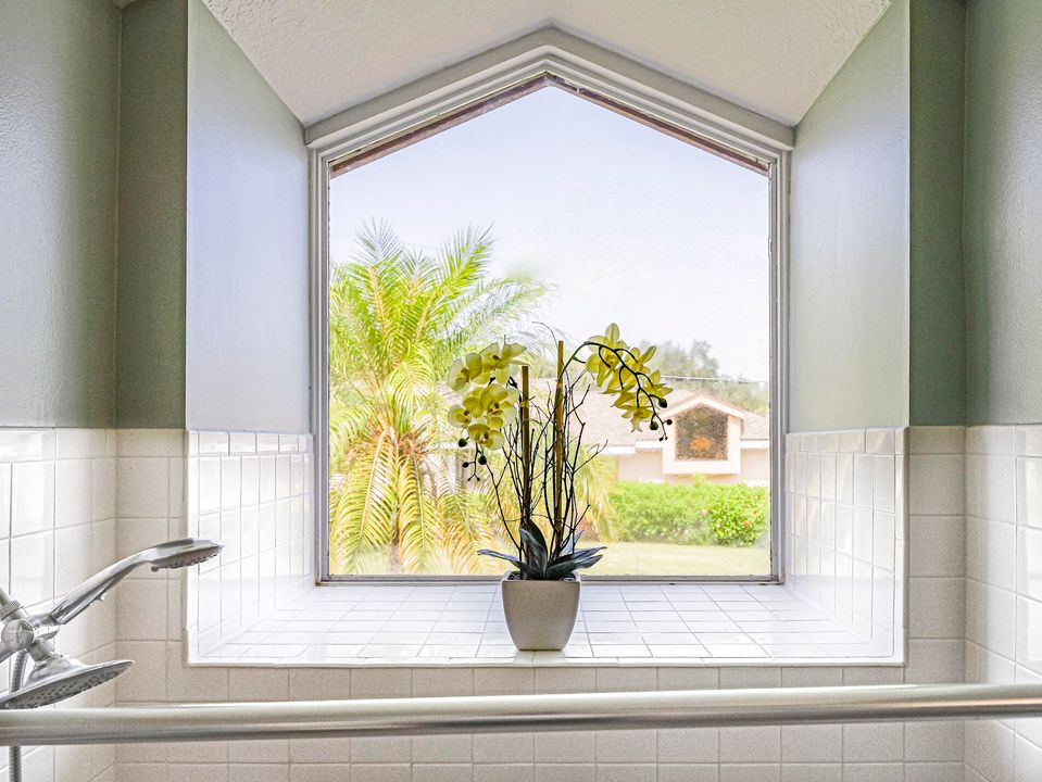 Activo con contrato: $295,000 (2 camas, 2 baños, 1150 Pies cuadrados)