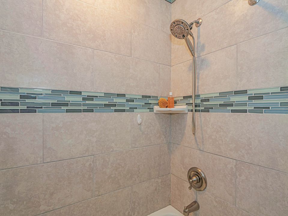 Activo con contrato: $295,000 (2 camas, 2 baños, 1150 Pies cuadrados)