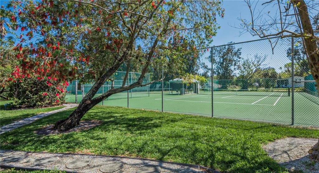 Activo con contrato: $295,000 (2 camas, 2 baños, 1150 Pies cuadrados)