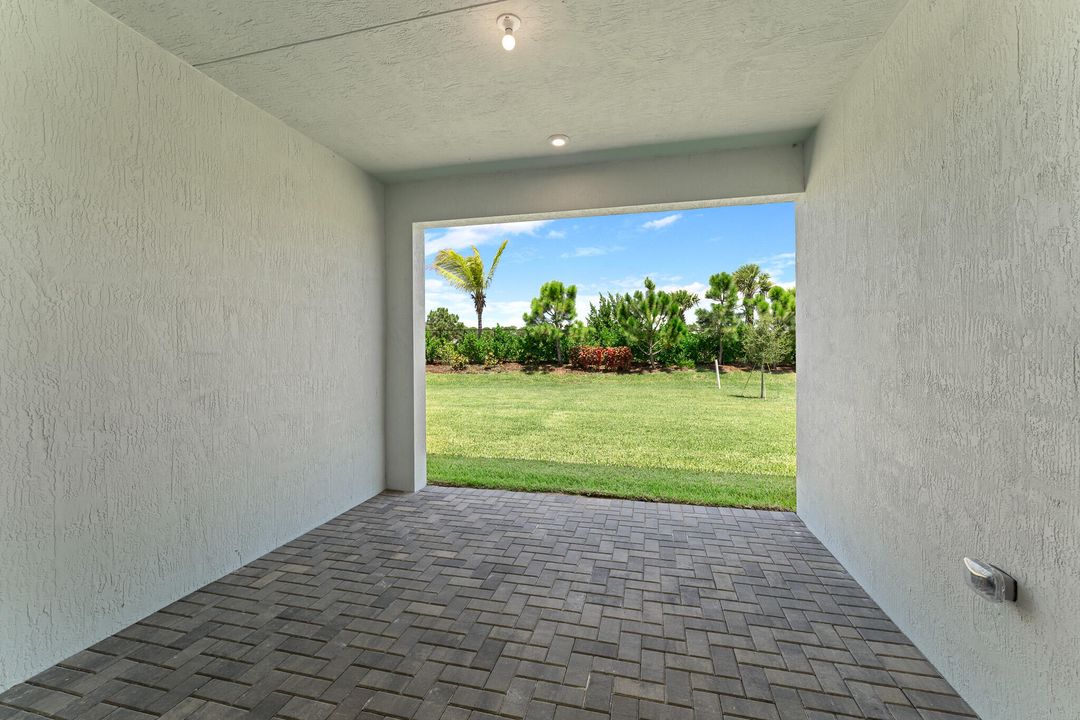 合同活跃: $545,047 (3 贝兹, 2 浴室, 2351 平方英尺)