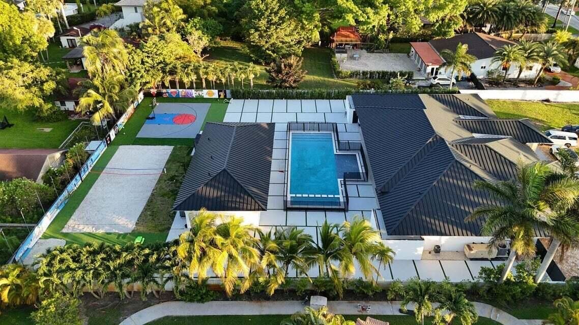 出租: $22,500 (6 贝兹, 7 浴室, 5974 平方英尺)