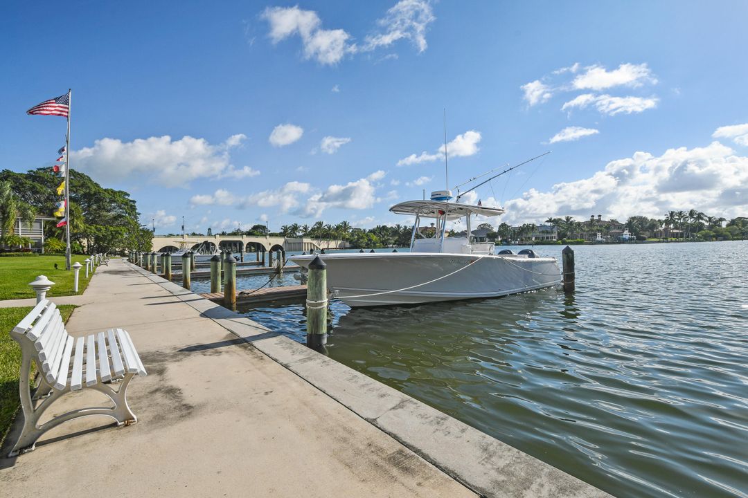 合同活跃: $3,250 (2 贝兹, 2 浴室, 750 平方英尺)