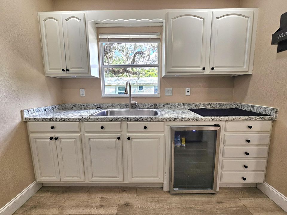 For Sale: $245,000 (3 beds, 1 baths, 952 Square Feet)