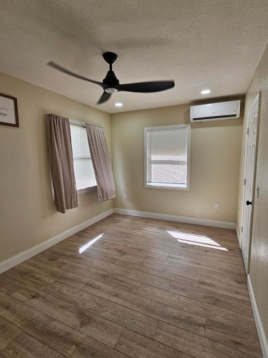 For Sale: $245,000 (3 beds, 1 baths, 952 Square Feet)