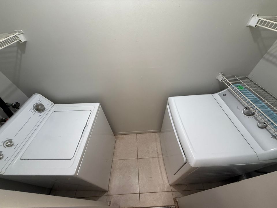 Active With Contract: $2,000 (2 beds, 2 baths, 1428 Square Feet)