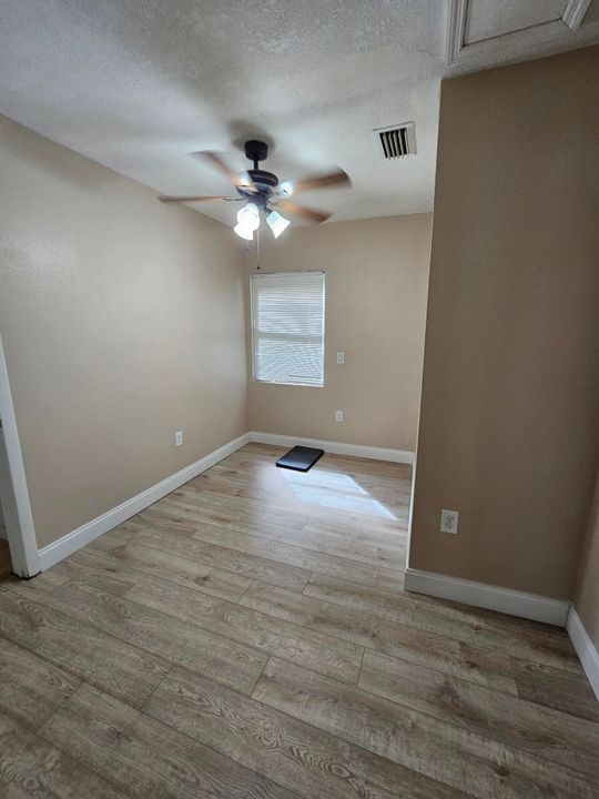 For Sale: $245,000 (3 beds, 1 baths, 952 Square Feet)