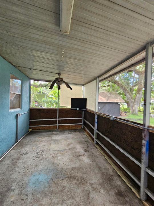 For Sale: $245,000 (3 beds, 1 baths, 952 Square Feet)