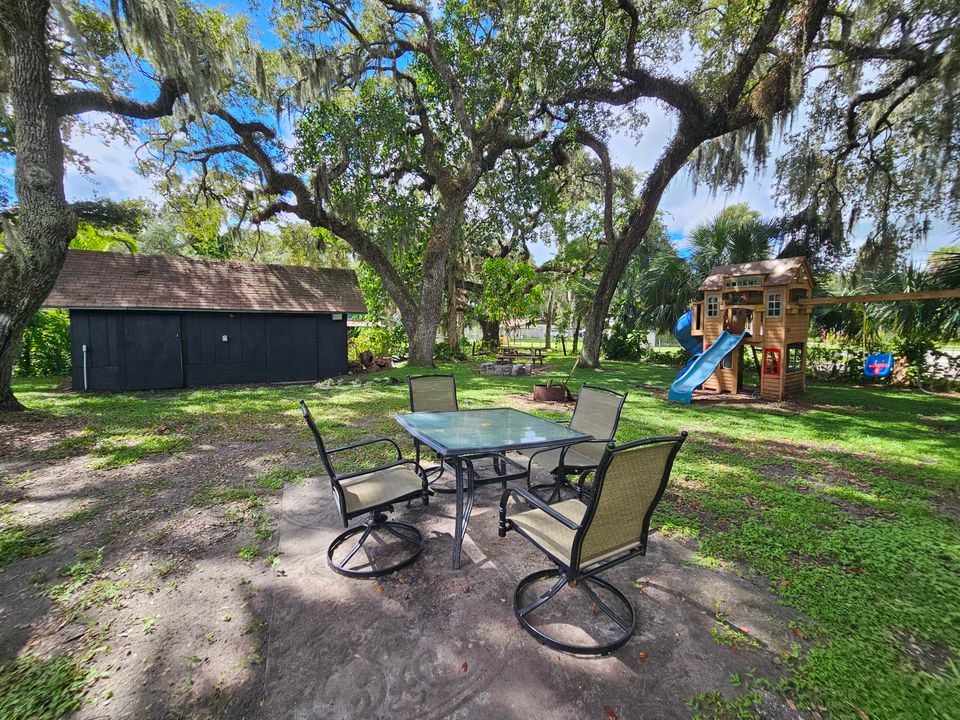 For Sale: $245,000 (3 beds, 1 baths, 952 Square Feet)