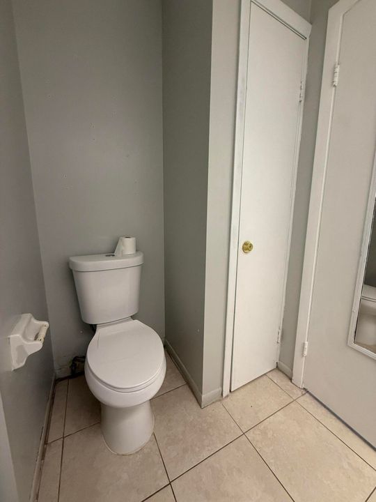 Active With Contract: $2,000 (2 beds, 2 baths, 1428 Square Feet)