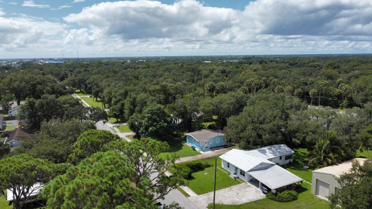 For Sale: $245,000 (3 beds, 1 baths, 952 Square Feet)