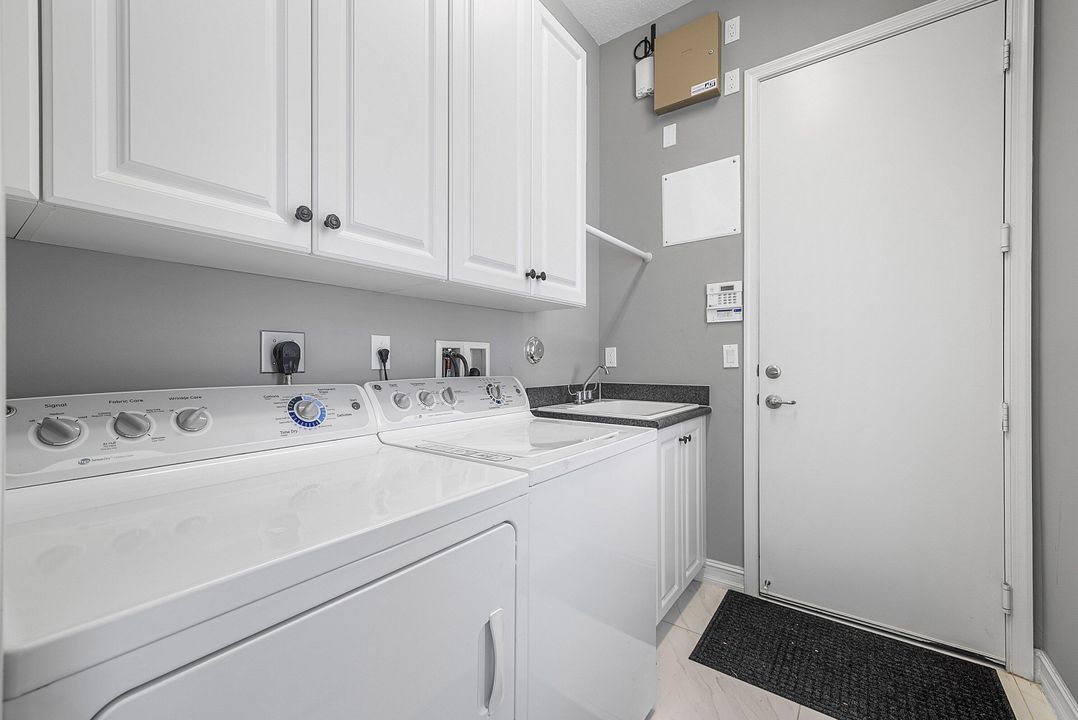 待售: $1,250,000 (4 贝兹, 3 浴室, 2838 平方英尺)